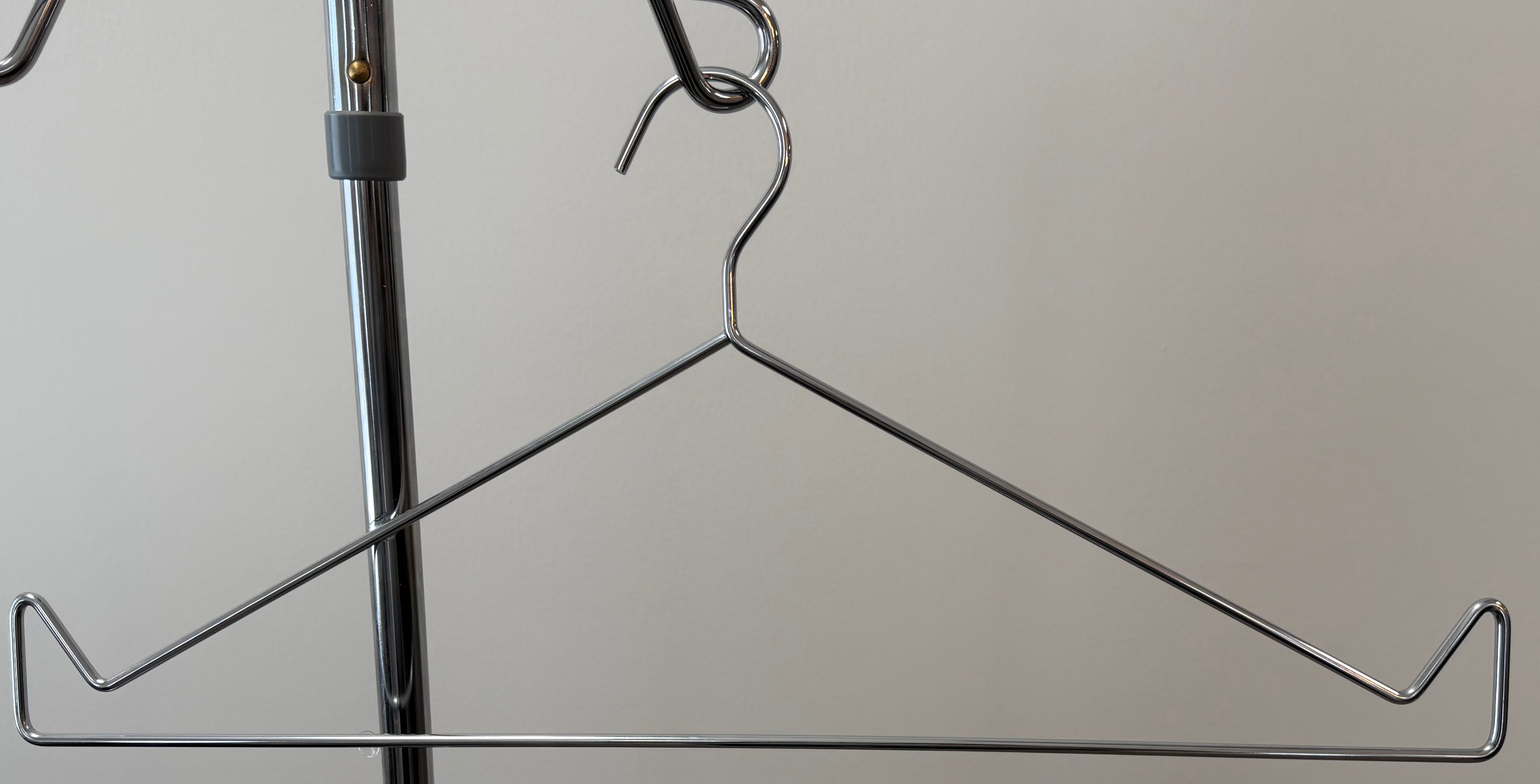 LUMA-BAR Lead Apron Locking System